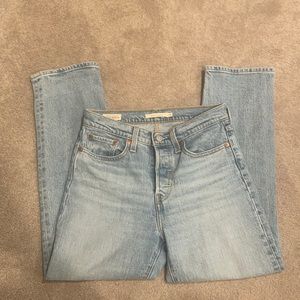 Levi’s Wedgie Straight Jeans in Light Wash